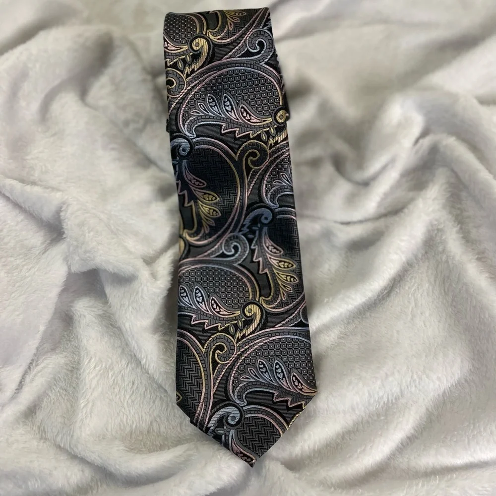 Hi-Tie pattern tie.‎ 100% silk - Picture 2 of 5